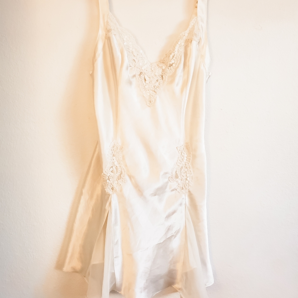EUC Victoria's Secret Bridal Sequin Chemise Ivory